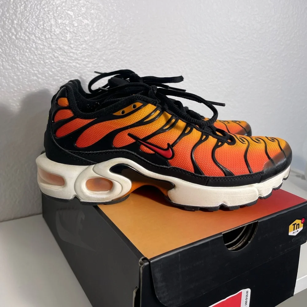 Nike AIRMAX Plus Sunset Sneakers Black and Orange Flame GS - Picture 6 of 11
